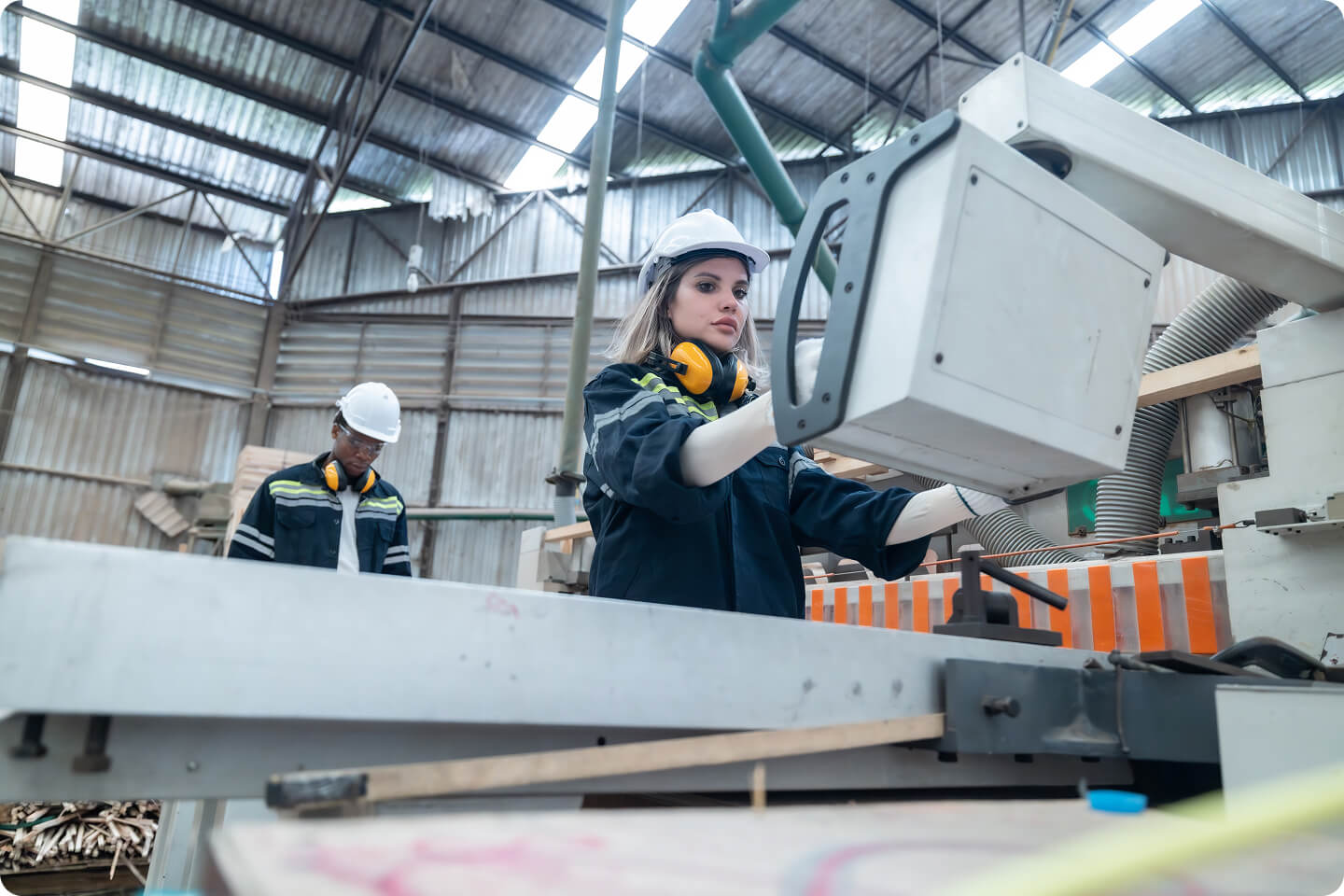 45 kvalifikuotų statybininkų tiekimas statybų ir pramonės objektų demontavimo darbams Vokietijoje